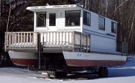 Super Huck pontoon boat