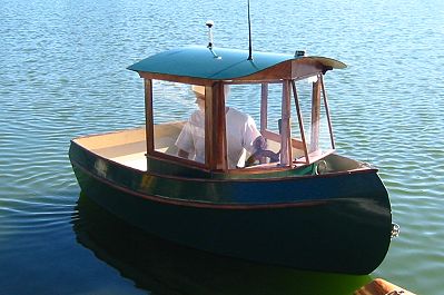 Tubby Tug built by Pat Morrisey: on the water