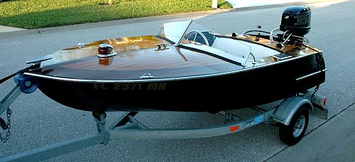 Squirt mahogany runabout